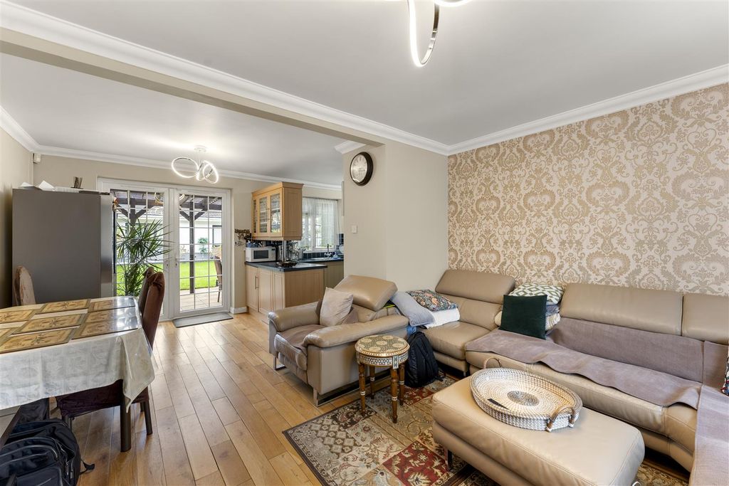 Property photo 2 of 23