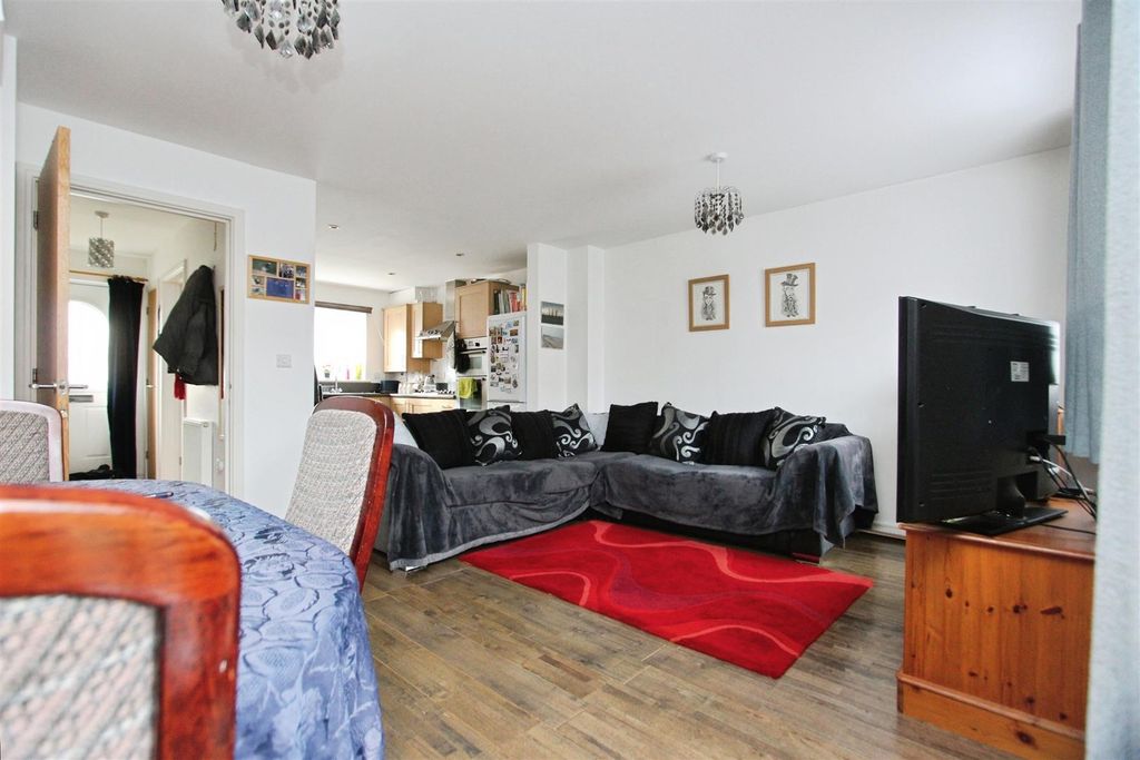 Property photo 2 of 15 Lounge / Diner