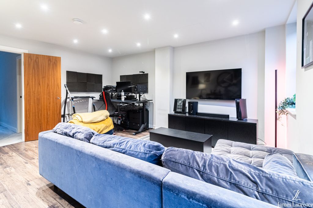 Property photo 1 of 28 8X1A5676-Hdr