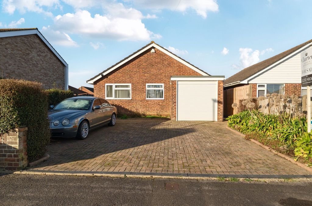 Property photo 1 of 12 1415349-17-699442...