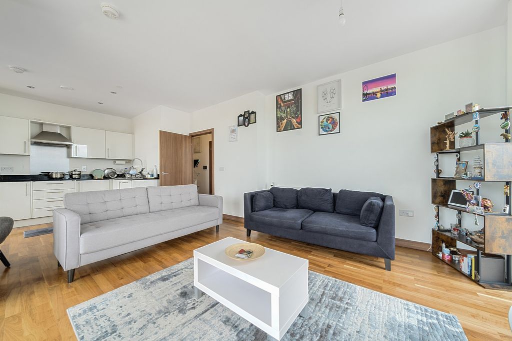 Property photo 2 of 16 Lounge