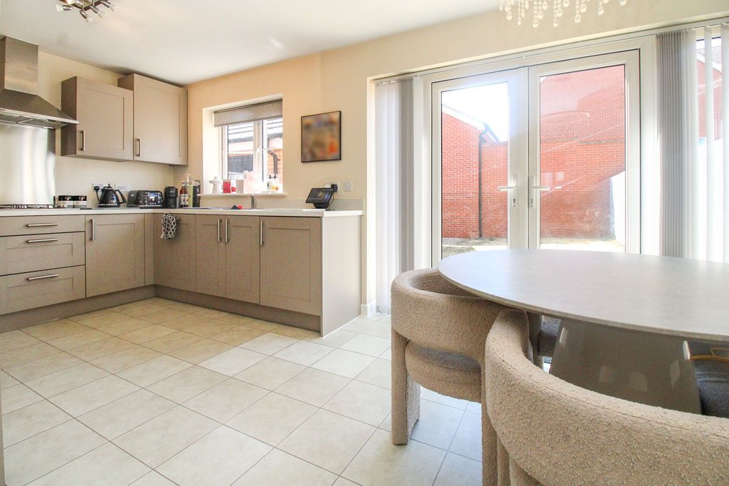 Property photo 3 of 17 Kitchen/Diner