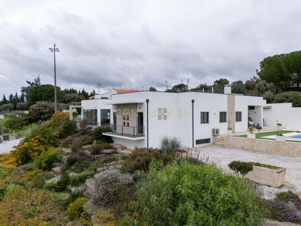 Property photo 3 of 46