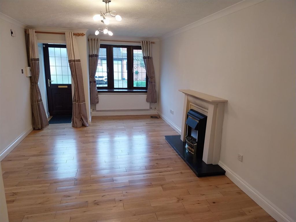 Property photo 2 of 17 Lounge