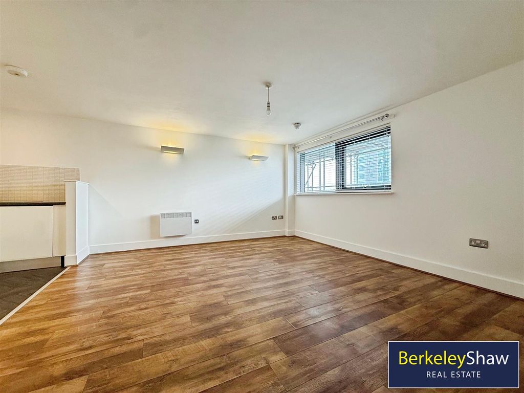 Property photo 3 of 15 16592cd9--4Ea4-948F-9Df9Df1Cde4F-12462-00000714805