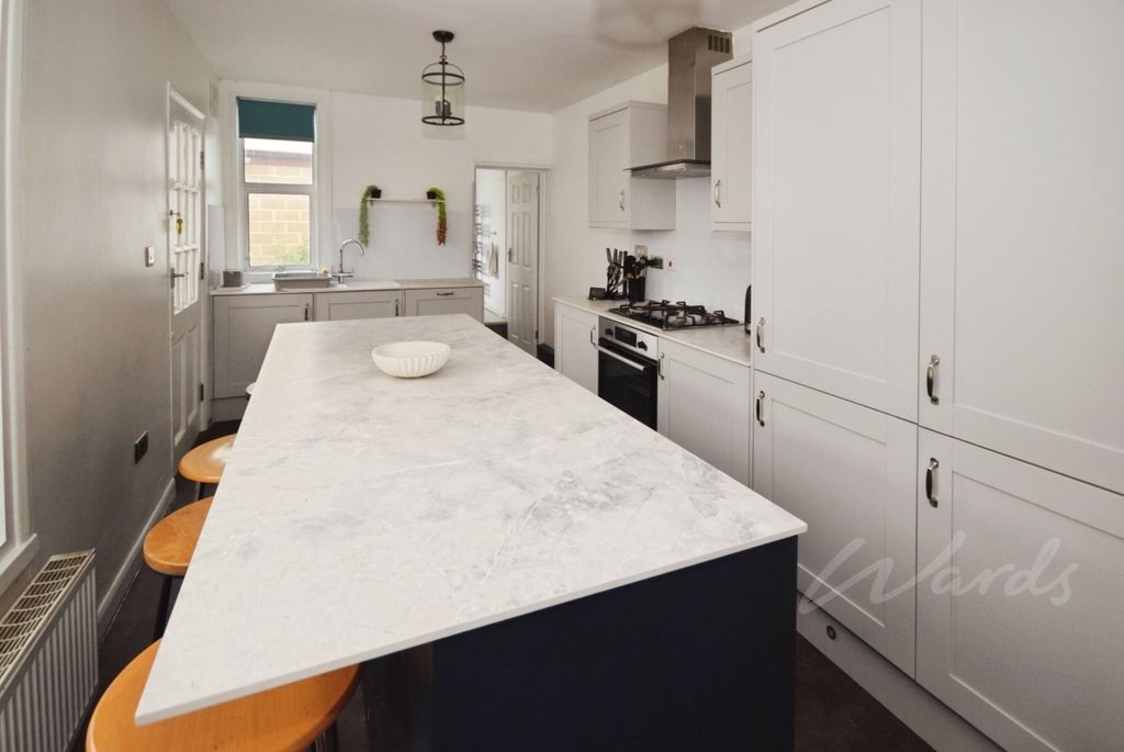Property photo 3 of 12 Cecil Kitchen