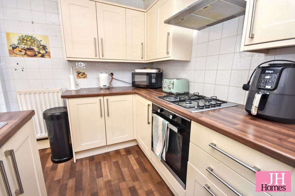 Property photo 3 of 19