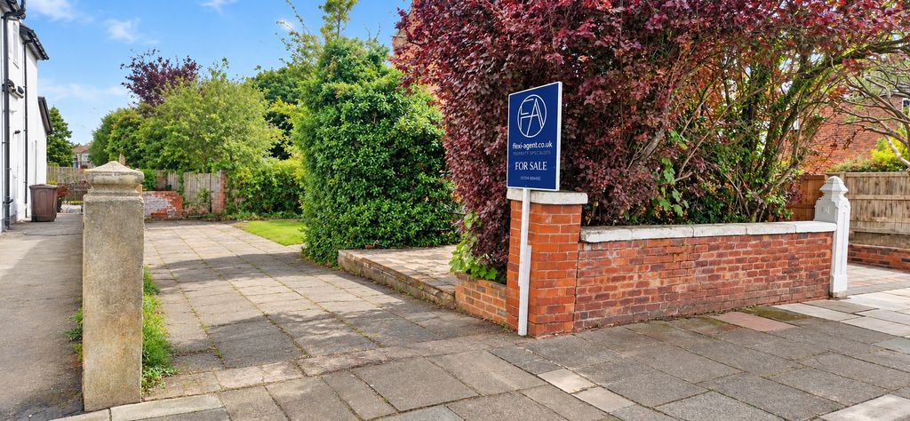 Property photo 1 of 10 6100072