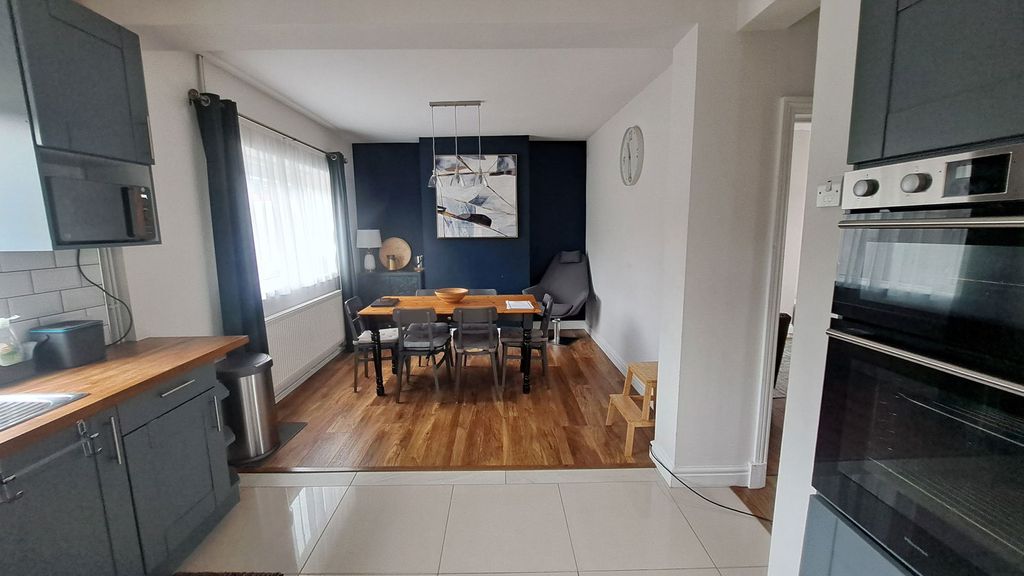 Property photo 3 of 25