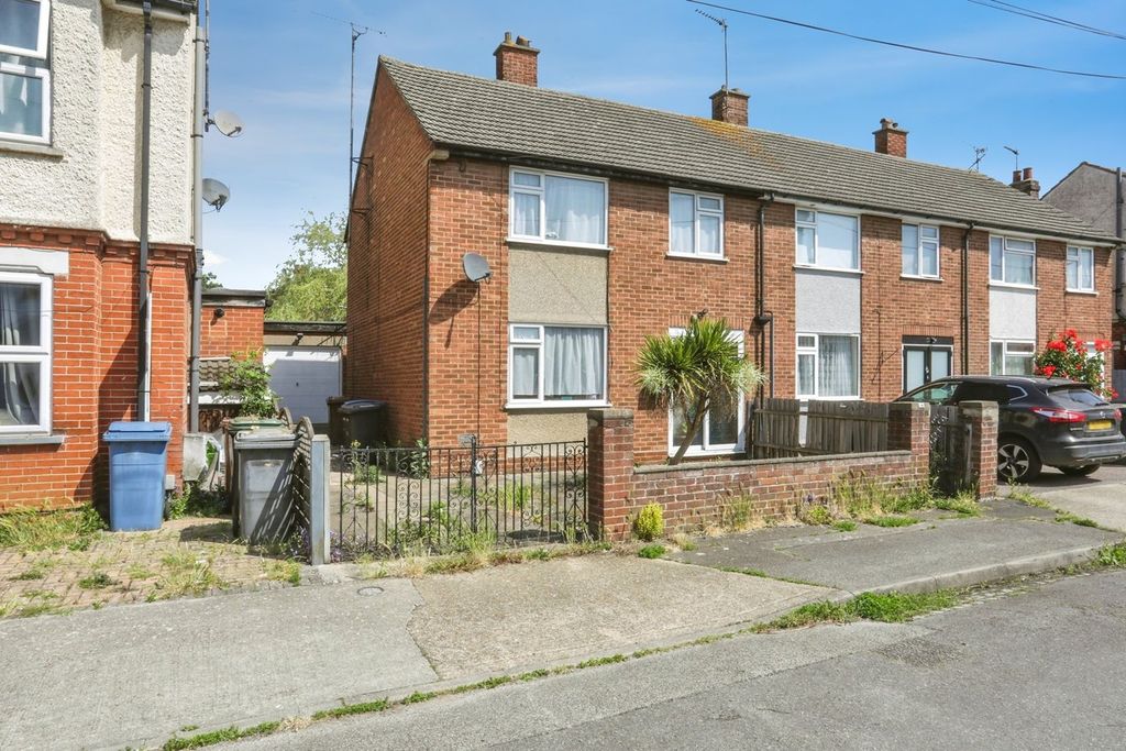 Property photo 1 of 18