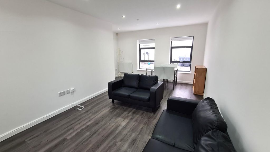 Property photo 2 of 25