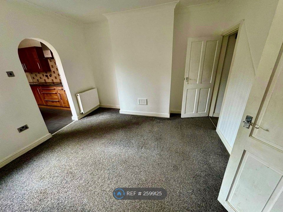 Property photo 3 of 8 Dining Room