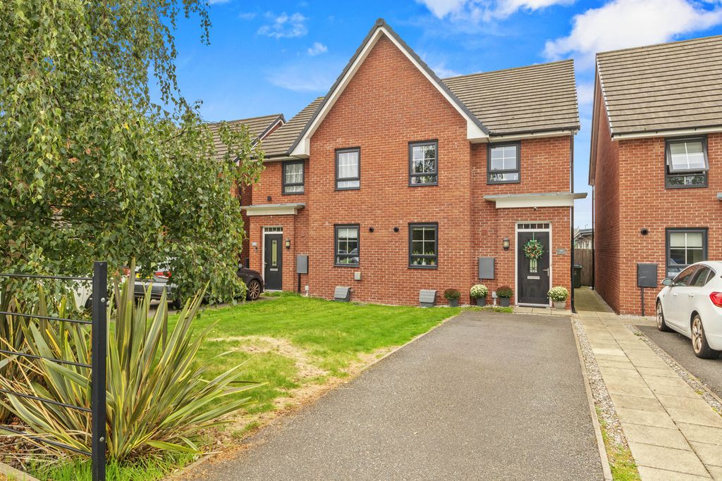 Property photo 1 of 32
