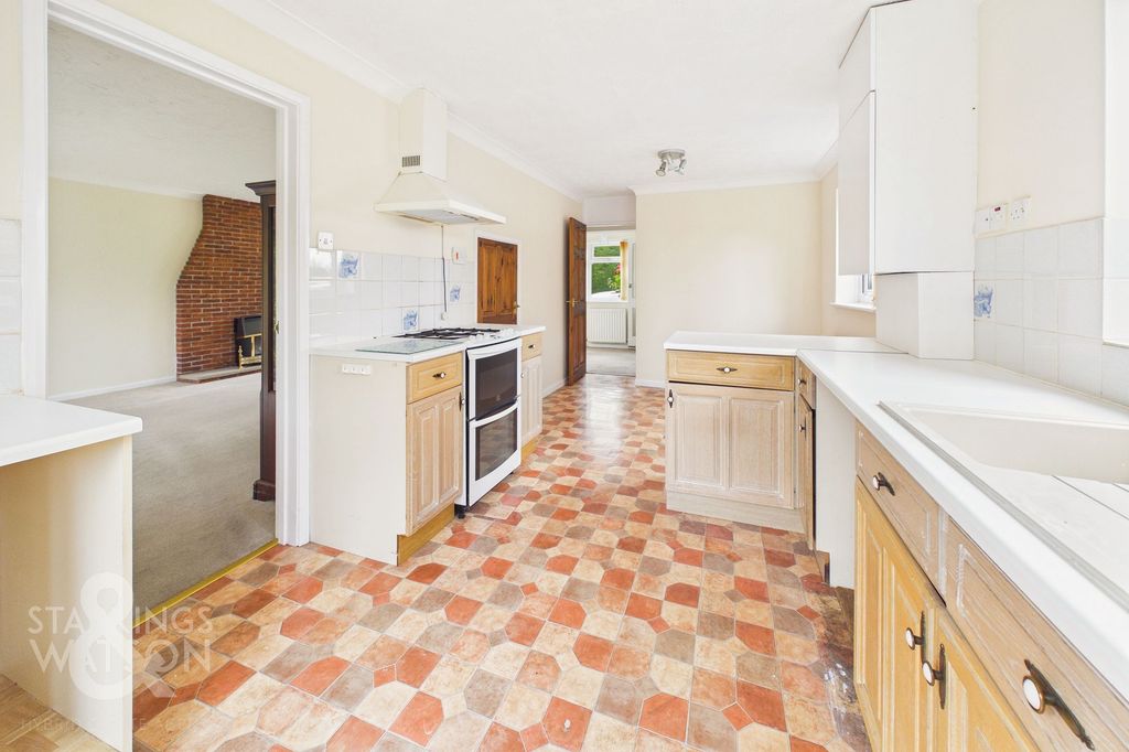 Property photo 2 of 21