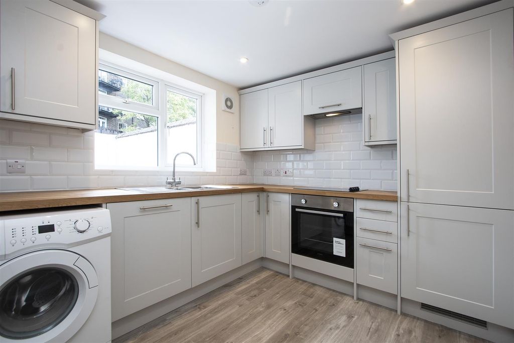 Property photo 3 of 8 100B Kingswood Road Sw2 Kitchen.Jpg