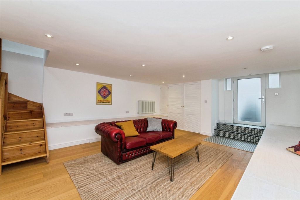 Property photo 3 of 11 Picture No. 06