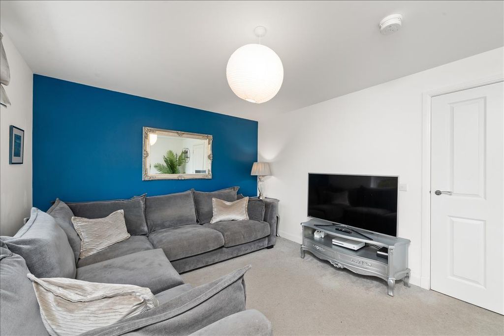 Property photo 3 of 32