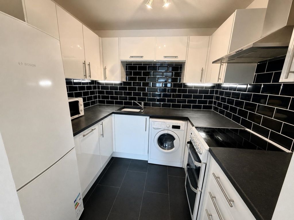 Property photo 3 of 6 Kitchen