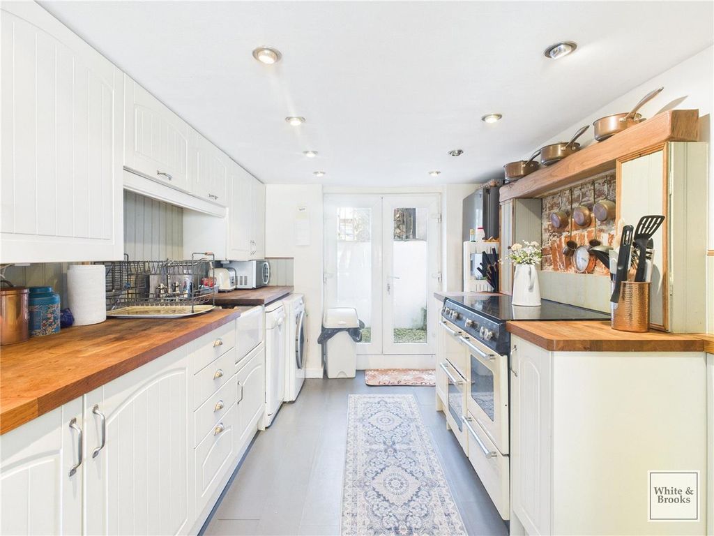 Property photo 3 of 18 2.Jpg