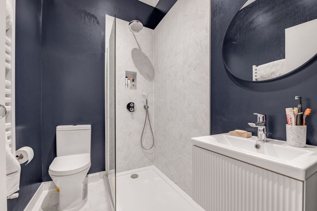 Property photo 3 of 5 Kfh-115A_Iverson_Roa