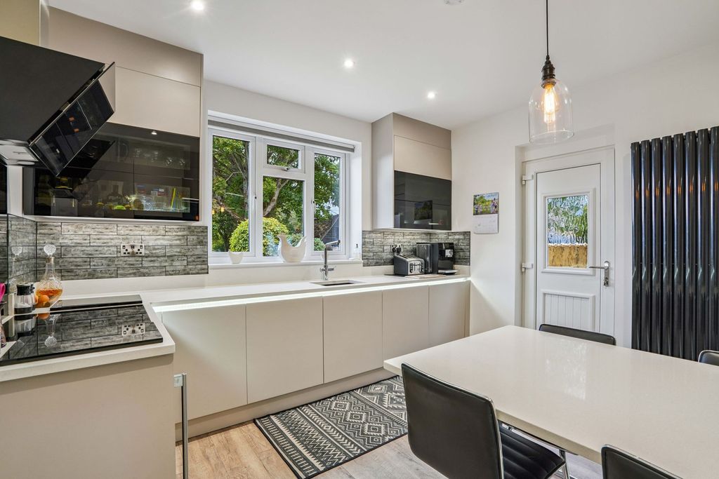 Property photo 2 of 19 Kitchen