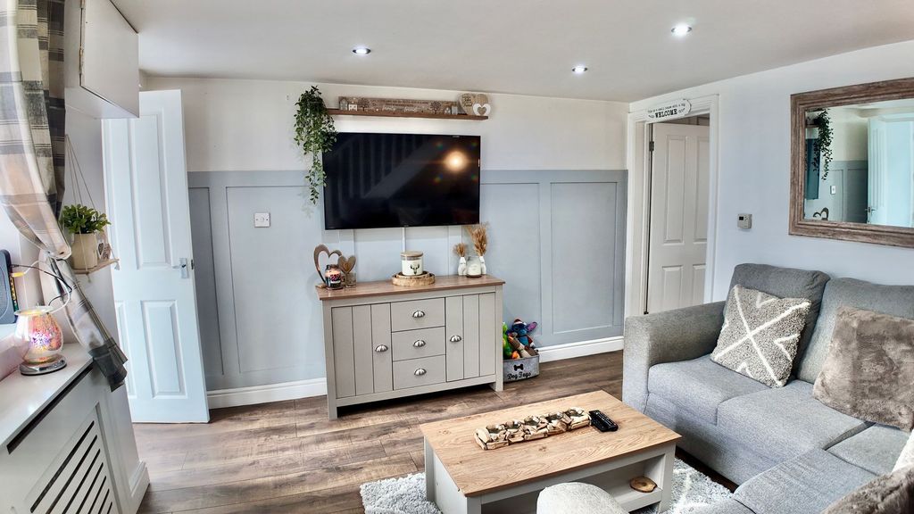 Additional image 9 of 2 bed property for saleWesley Place, Beaufort NP23