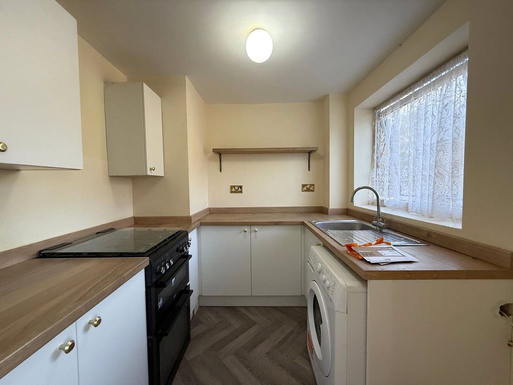 Property photo 2 of 7 Kitchen