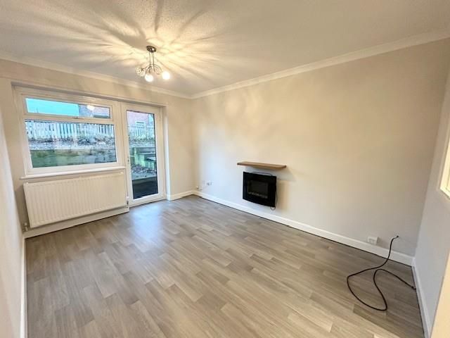 Property photo 3 of 8 Lounge