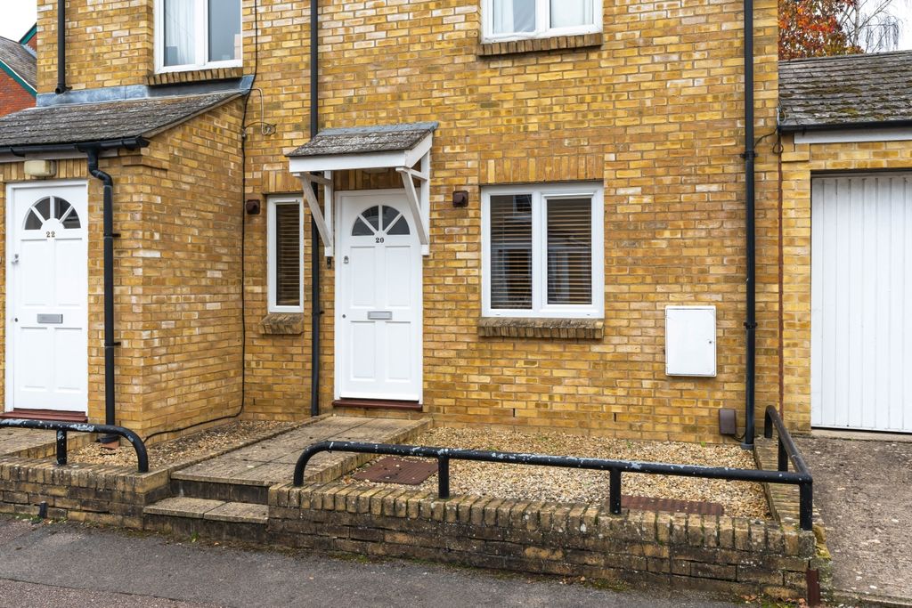 Property photo 2 of 12 Entrance