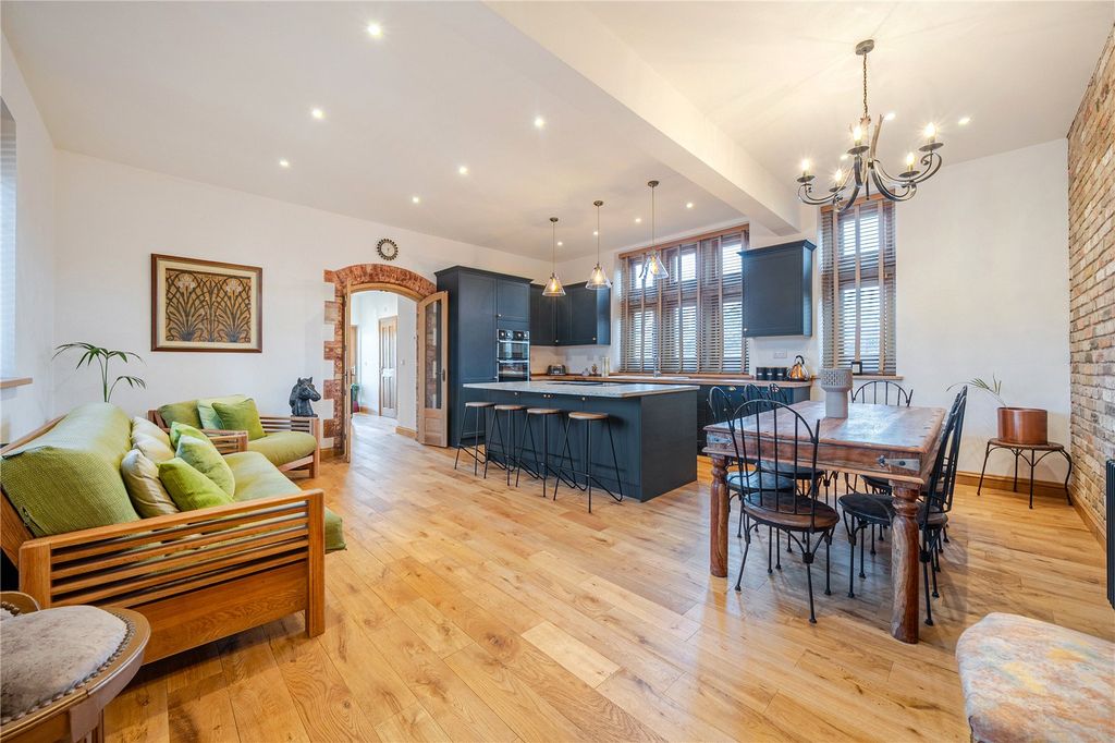 Property photo 2 of 18 Kitchen/Dining Room