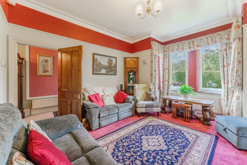 Property photo 2 of 34