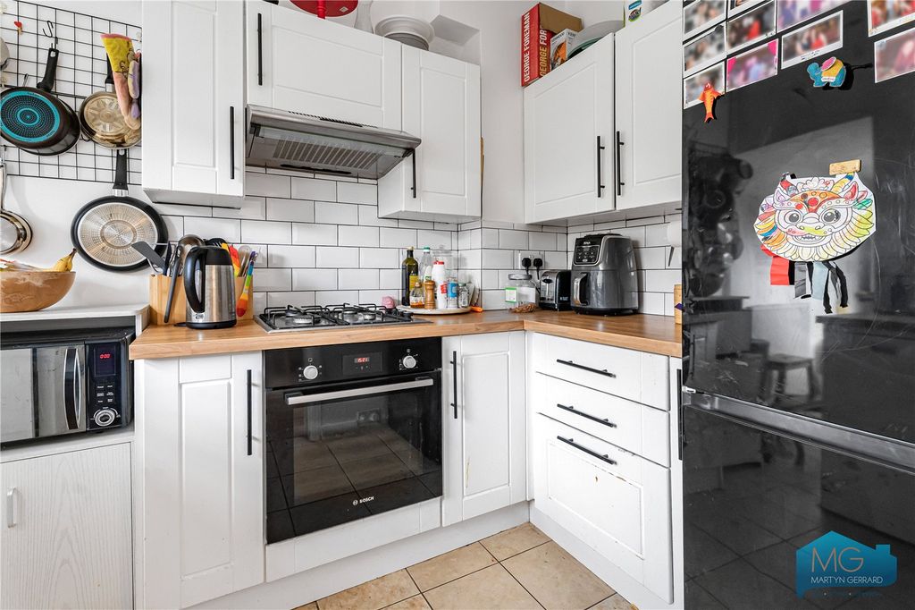 Property photo 2 of 17 Picture No. 33