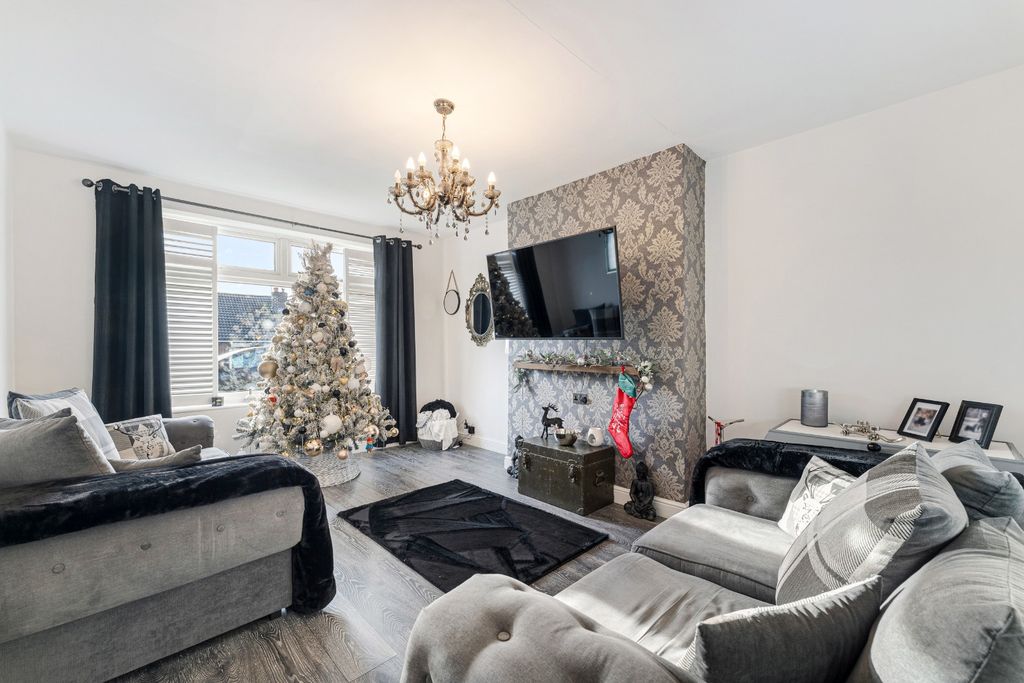 Property photo 2 of 25 2941576