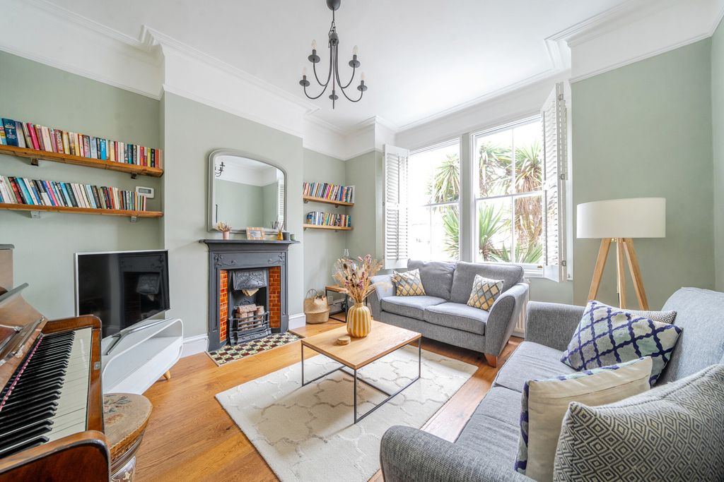 Property photo 2 of 19 1363015-19-68E646...