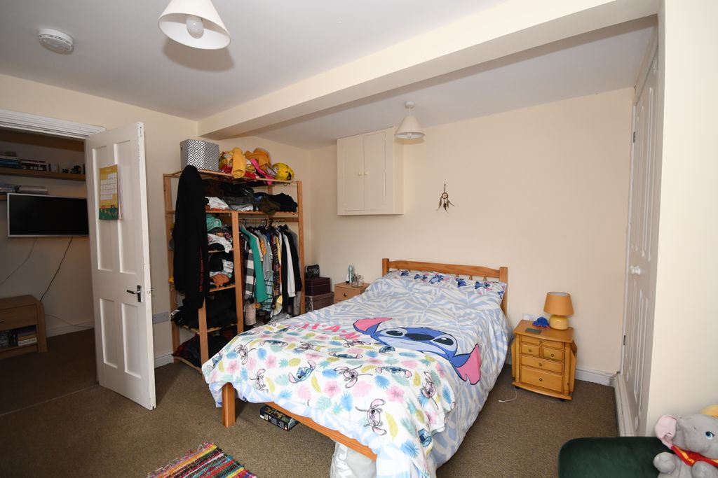 Property photo 2 of 8 Bedroom