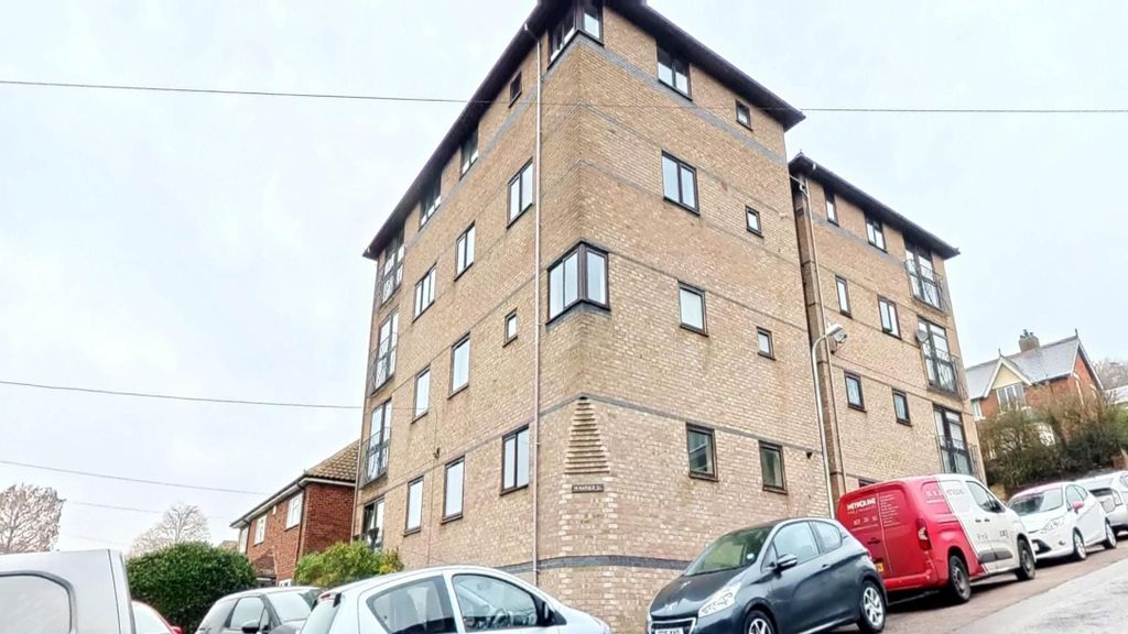 Property photo 2 of 21