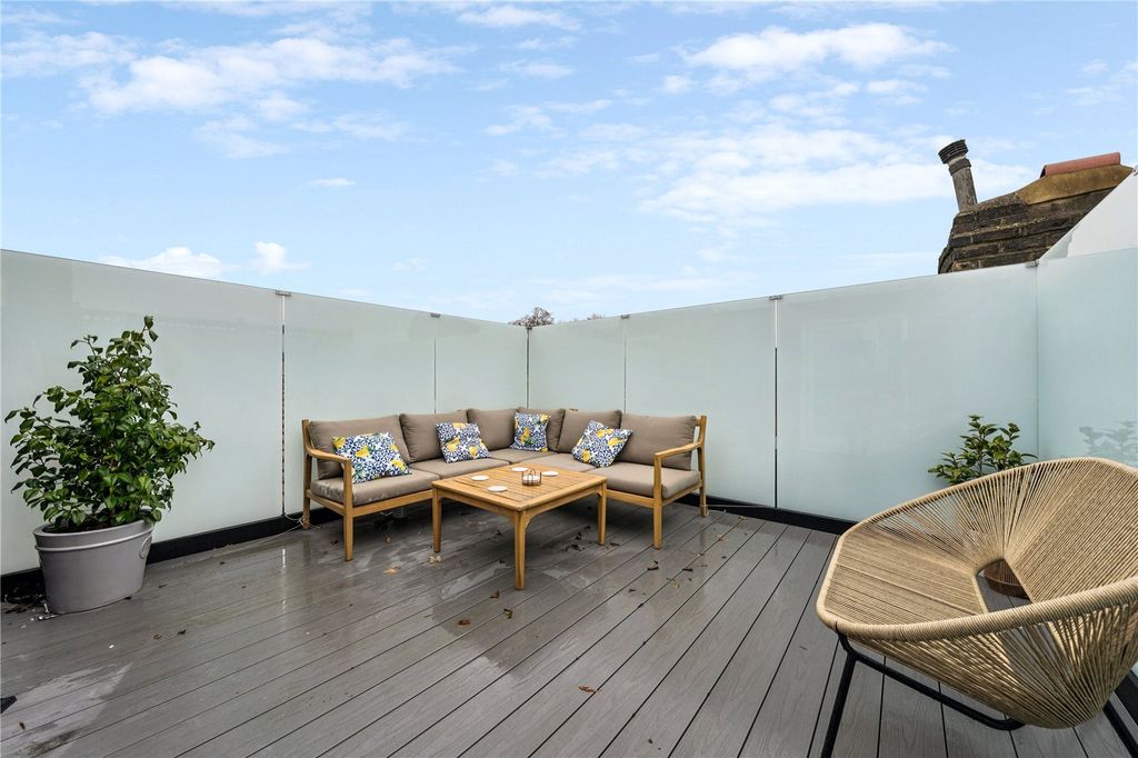 Property photo 3 of 14 Roof Terrace