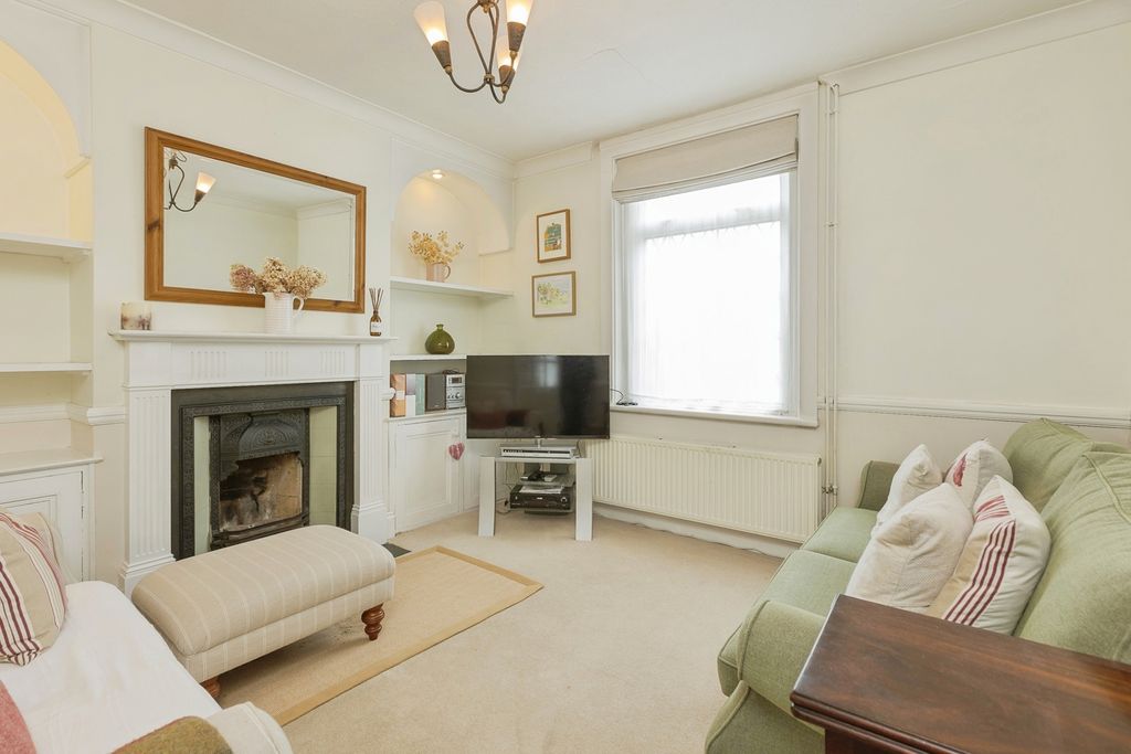 Property photo 2 of 14 Photo