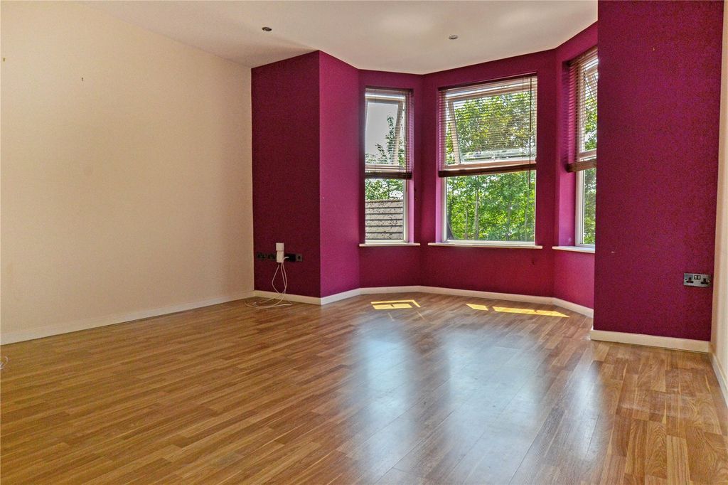 Property photo 2 of 8 Picture No. 11