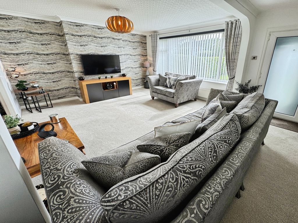Property photo 2 of 20 Lounge