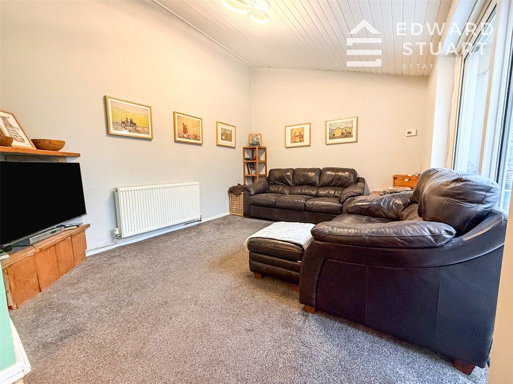 Property photo 3 of 11 Picture No. 02