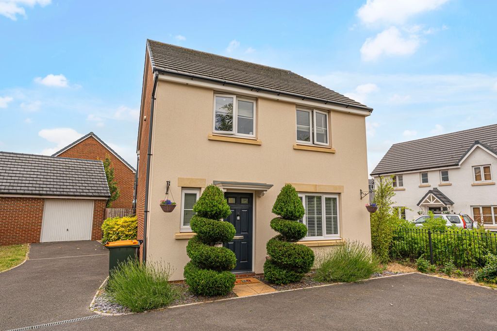 Property photo 1 of 42