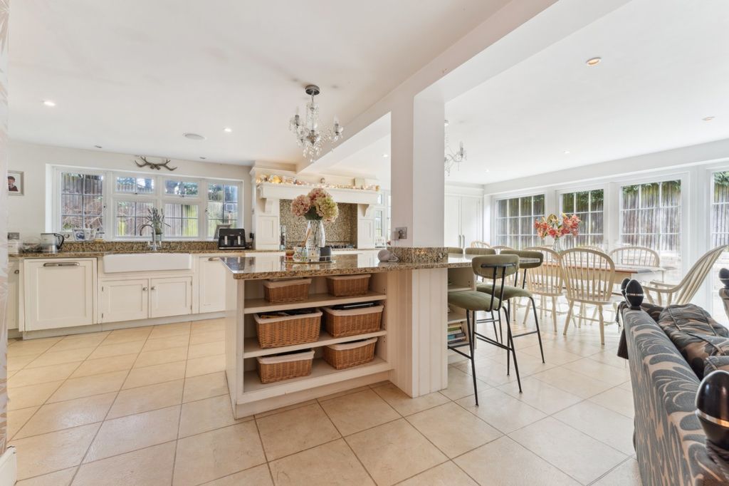 Property photo 2 of 27 Picture No. 36