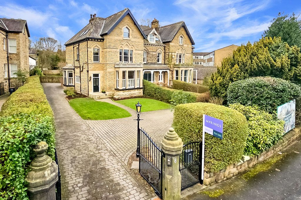 Property photo 1 of 35