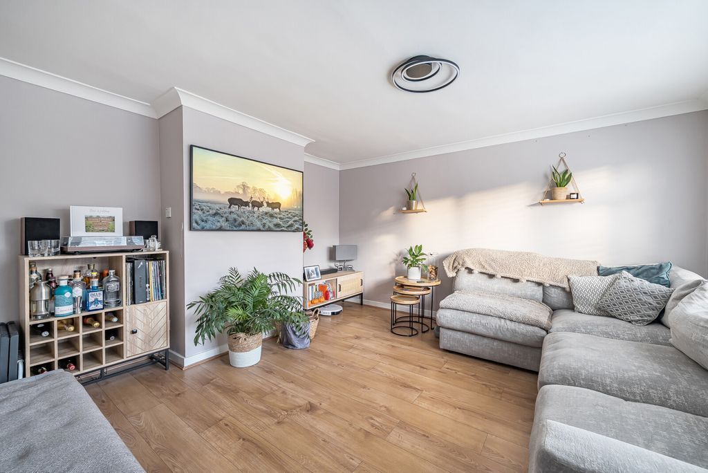 Property photo 2 of 16 Sitting Room