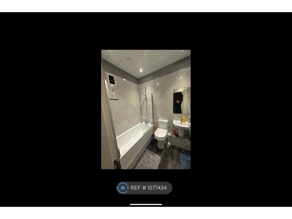 Property photo 2 of 7 Bathroom