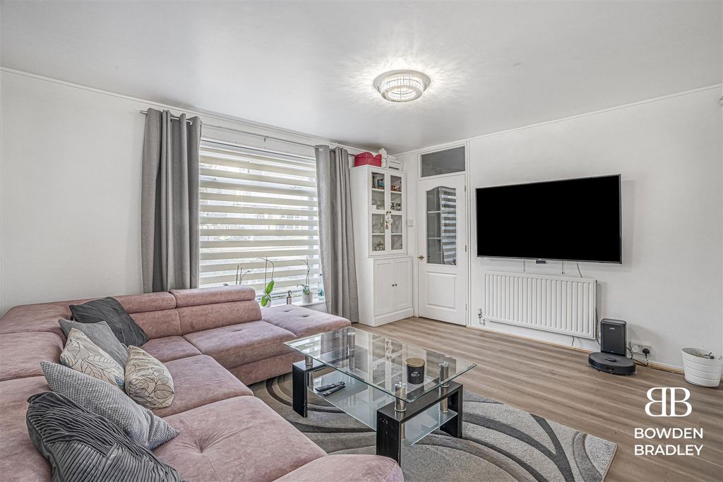 Property photo 3 of 17 Living Room