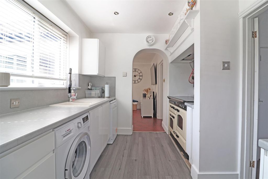 Property photo 3 of 23