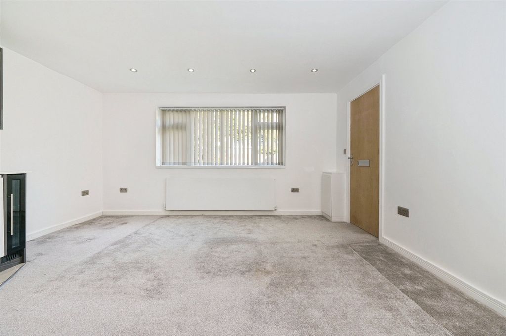 Property photo 3 of 13 Picture No. 02