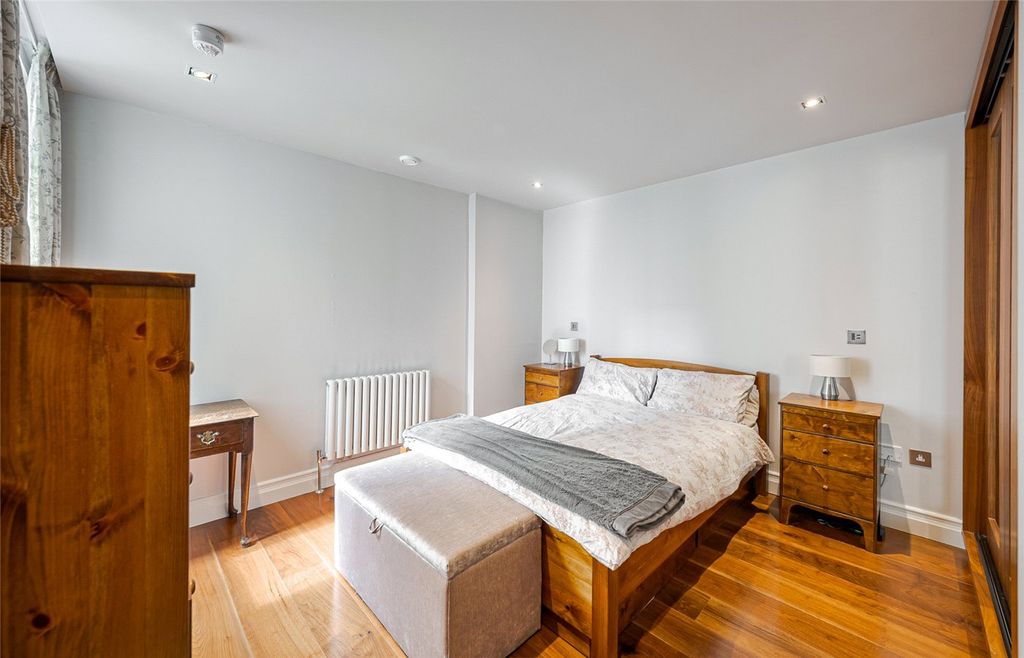 Property photo 3 of 6 Picture No. 02